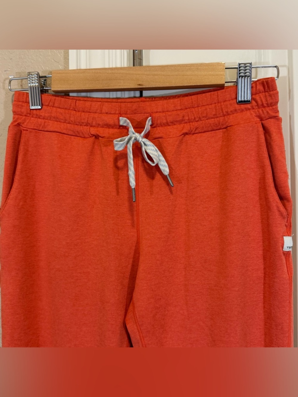Vuori Women's Performance Jogger in Grapefruit Heather XS - Picture 3 of 10